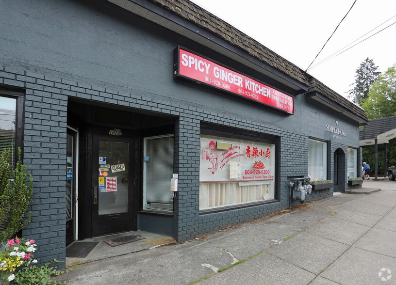 1052 Deep Cove Rd, North Vancouver, BC à louer - Photo de l’immeuble – Image 2 sur 7