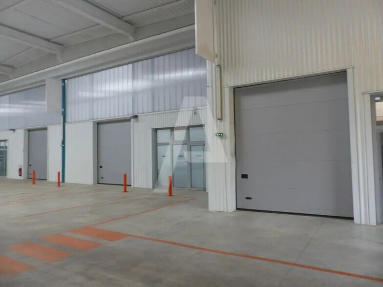 Local d’activités dans Palaiseau à louer - Photo de l’immeuble – Image 2 sur 8
