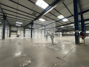 Industriel/Logistique dans LES ECHETS à louer Photo de l’immeuble– Image 2 sur 18