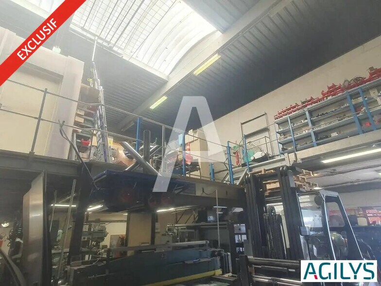 Local d'activités dans Savigny-le-Temple à vendre - Photo de l’immeuble – Image 3 sur 9