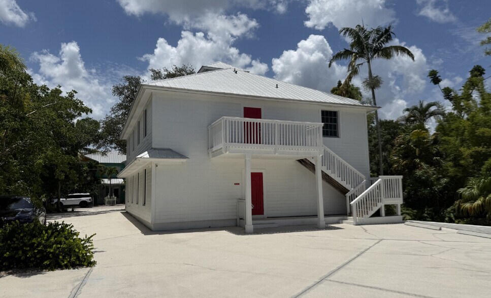 515 SW California Ave, Stuart, FL à vendre - Photo de l’immeuble – Image 2 sur 11
