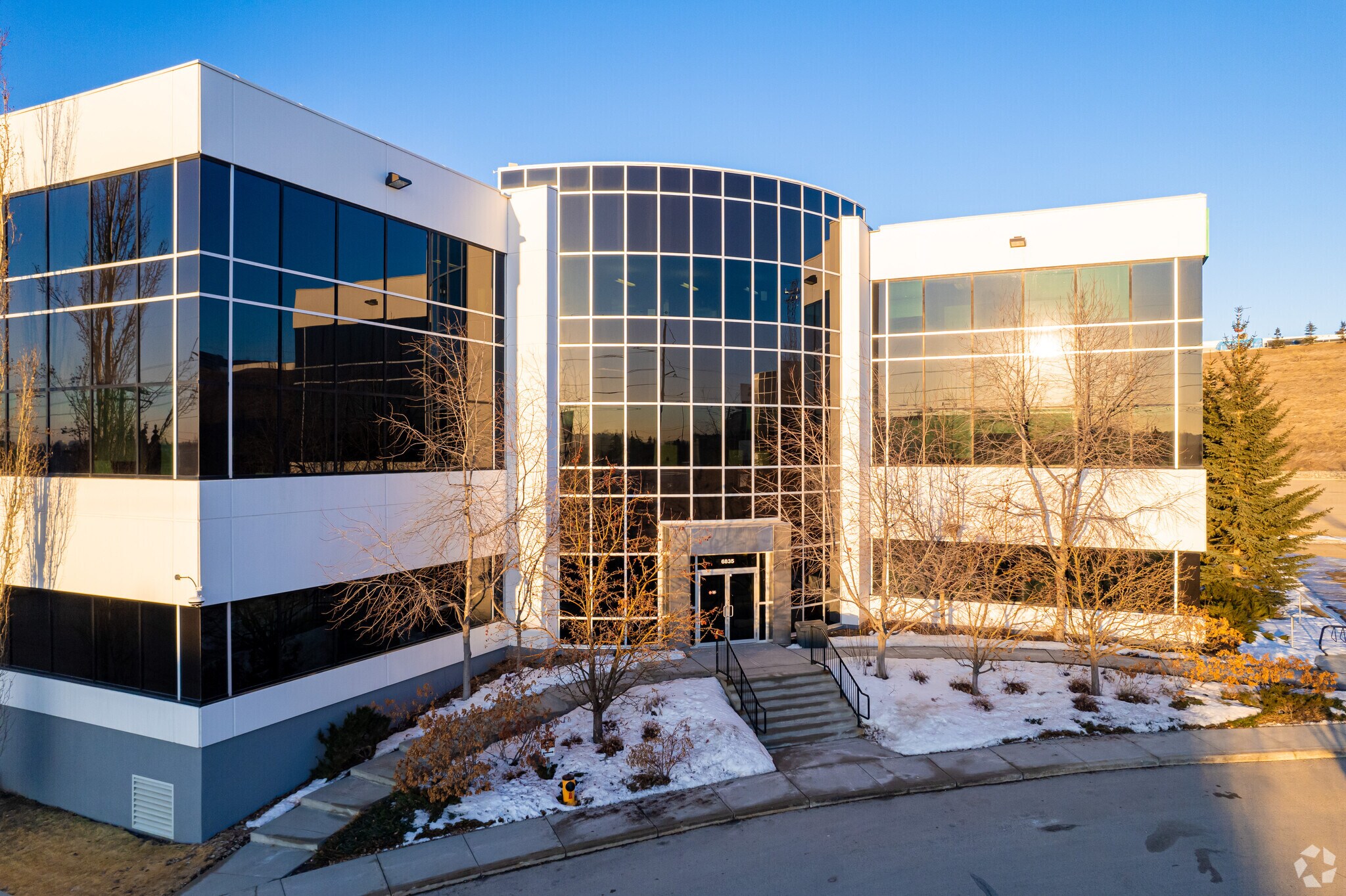 6835 Railway St SE, Calgary, AB à louer Photo principale– Image 1 sur 16