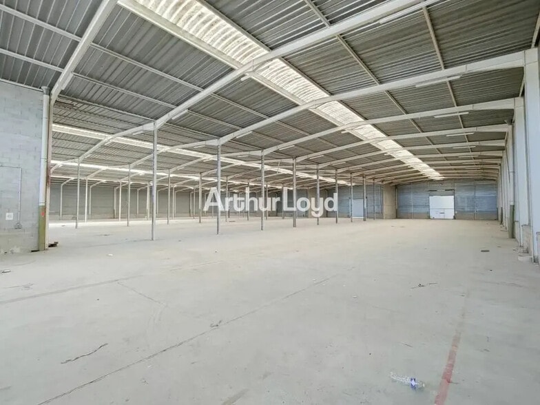 Industriel/Logistique dans La Veuve à vendre - Photo de l’immeuble – Image 2 sur 10