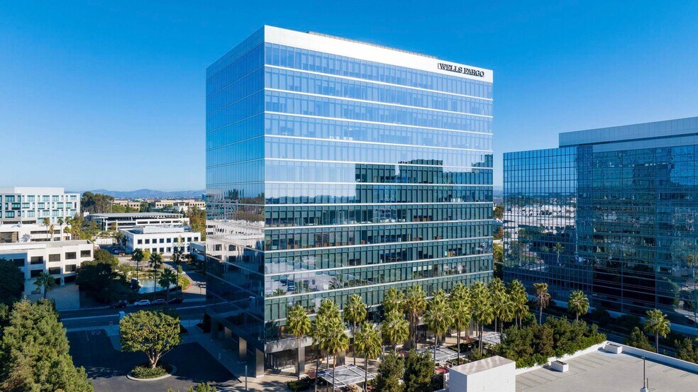4655 Executive Dr, San Diego, CA à louer - Photo de l’immeuble – Image 3 sur 15