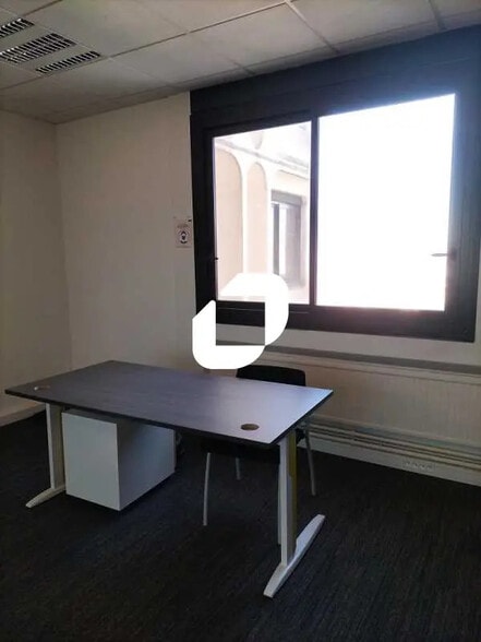 Bureau dans Nanterre à louer - Photo de l’immeuble – Image 3 sur 4