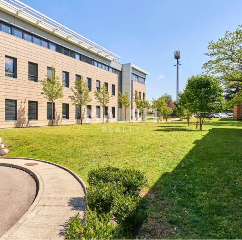 Bureau dans Vénissieux à louer Photo de l’immeuble– Image 1 sur 2