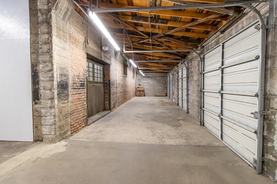 902 S 1st Ave, Pocatello, ID à louer - Photo de l’immeuble – Image 2 sur 44