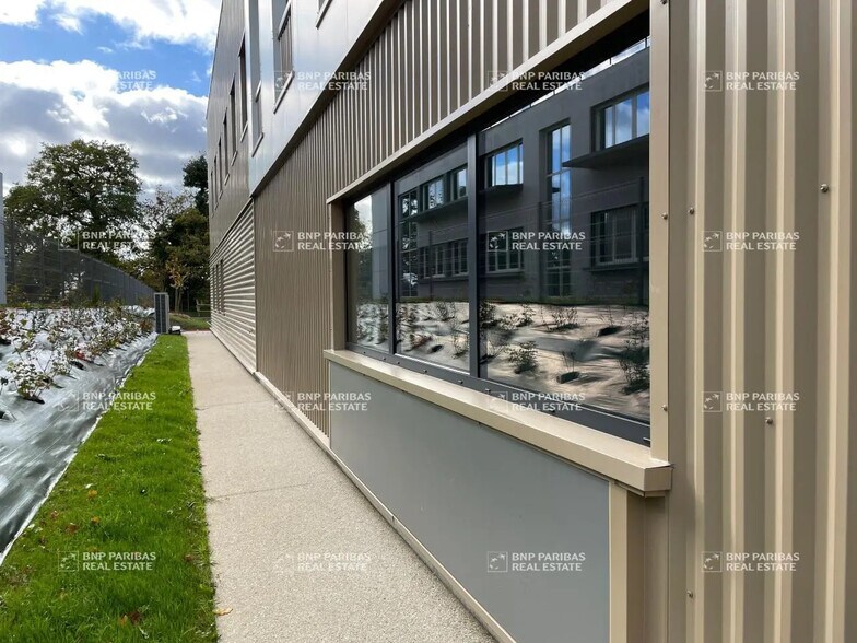 Local d'activités dans Carquefou à vendre - Photo de l’immeuble – Image 3 sur 11