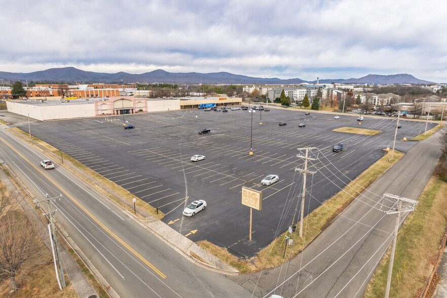 2845-2935 Hershberger Rd, Roanoke, VA à vendre - Photo de l’immeuble – Image 2 sur 3