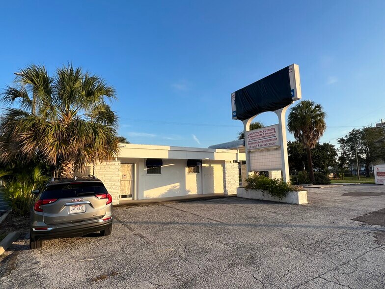 3901 Henderson Blvd, Tampa, FL à louer - Photo de l’immeuble – Image 2 sur 9