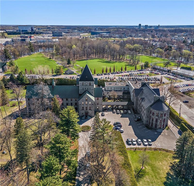 120-132 Rue Saint-Charles-Borromée N, Joliette, QC à vendre Photo principale– Image 1 sur 7