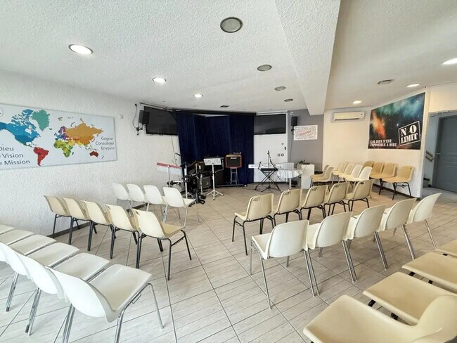 Plus de détails pour Local commercial à vendre