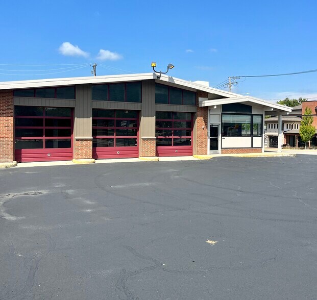 5 S Madison St, Oswego, IL à louer - Photo de l’immeuble – Image 2 sur 24