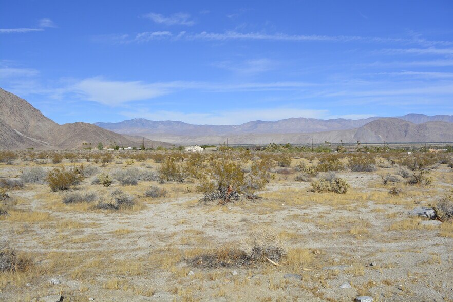 2490 Hoberg Rd, Borrego Springs, CA à vendre - Photo de l’immeuble – Image 2 sur 4