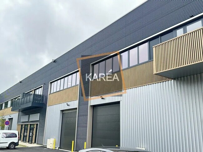 Plus de détails pour Local d'activités à louer