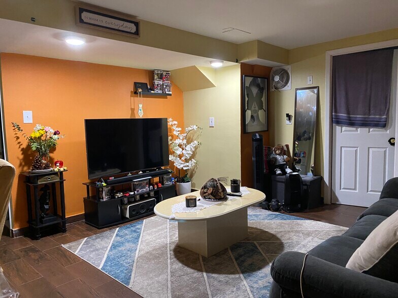 63 Titus Ave, Staten Island, NY à vendre - Photo de l’immeuble – Image 3 sur 18