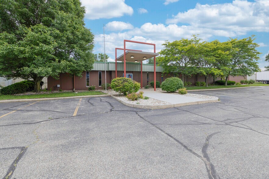 1655 E 12th St, Mishawaka, IN à vendre - Photo de l’immeuble – Image 2 sur 26