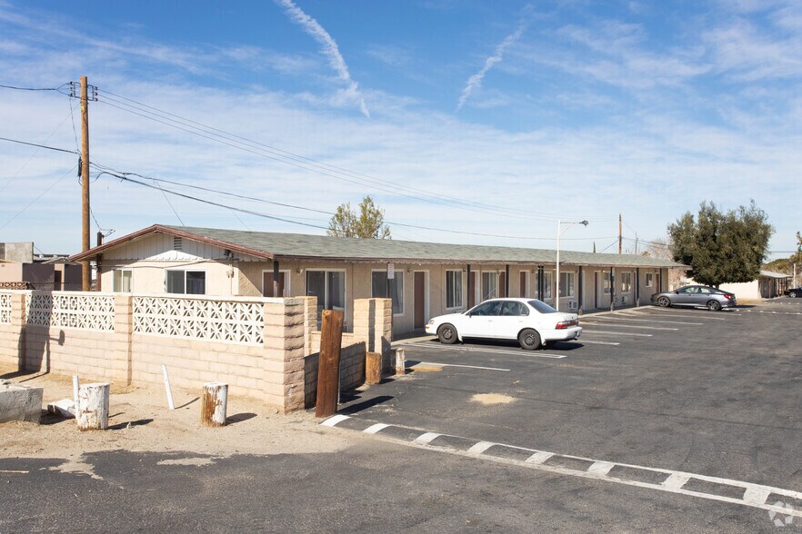 7243 Pearblossom Hwy, Littlerock, CA à vendre - Photo principale – Image 1 sur 48