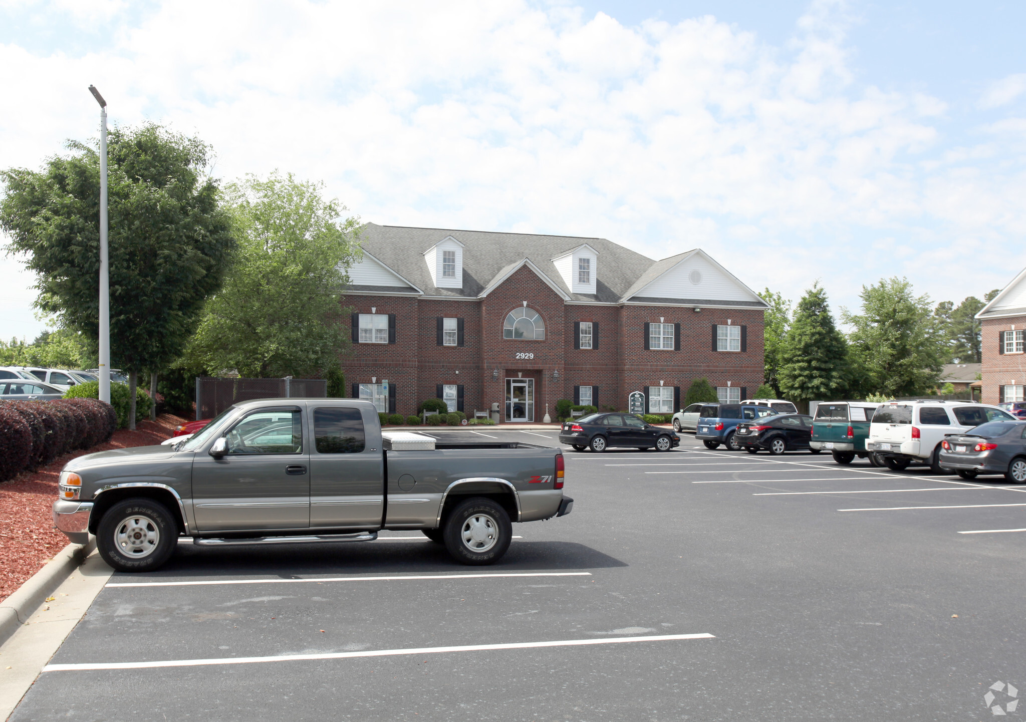 2929 Breezewood Ave, Fayetteville, NC à louer Photo principale– Image 1 sur 13
