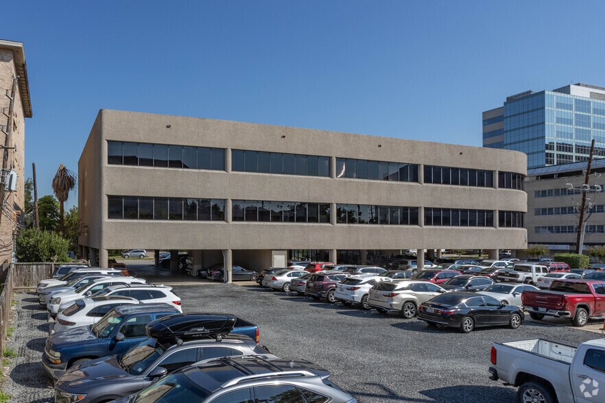 2201 W Holcombe Blvd, Houston, TX à louer - Photo de l’immeuble – Image 3 sur 5