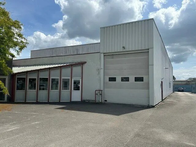 Local d’activités dans Crissey à louer - Photo de l’immeuble – Image 2 sur 6