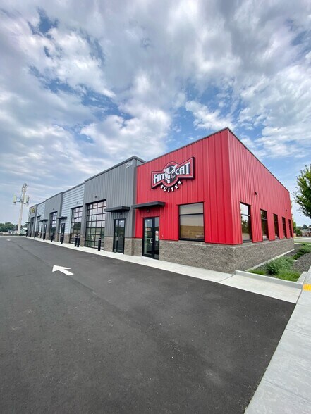 5204 W Okanogan Ave, Kennewick, WA à louer - Photo de l’immeuble – Image 2 sur 9
