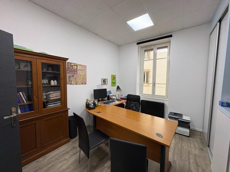 Bureau dans Roanne à vendre - Photo de l’immeuble – Image 2 sur 7
