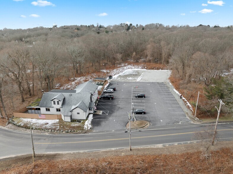 415 Palmer Ave, Warwick, RI à vendre - Photo de l’immeuble – Image 3 sur 41