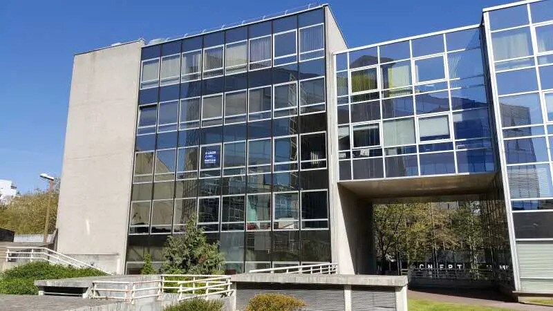 Bureau dans Évry-Courcouronnes à vendre - Photo de l’immeuble – Image 1 sur 7