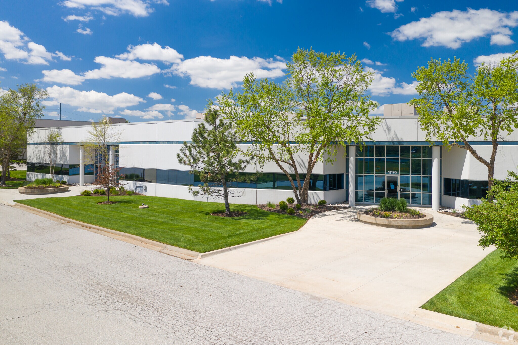 11150-11180 Thompson Ave, Lenexa, KS à louer Photo principale– Image 1 sur 7