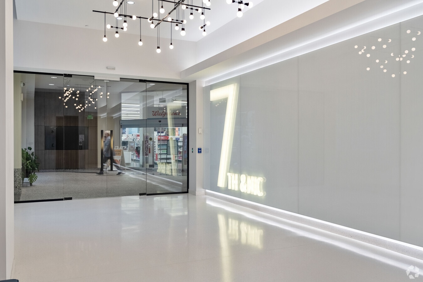 651 Nicollet Mall, Minneapolis, MN 55402 - Lot 300 -  - Photo intérieure - Image 1 of 22