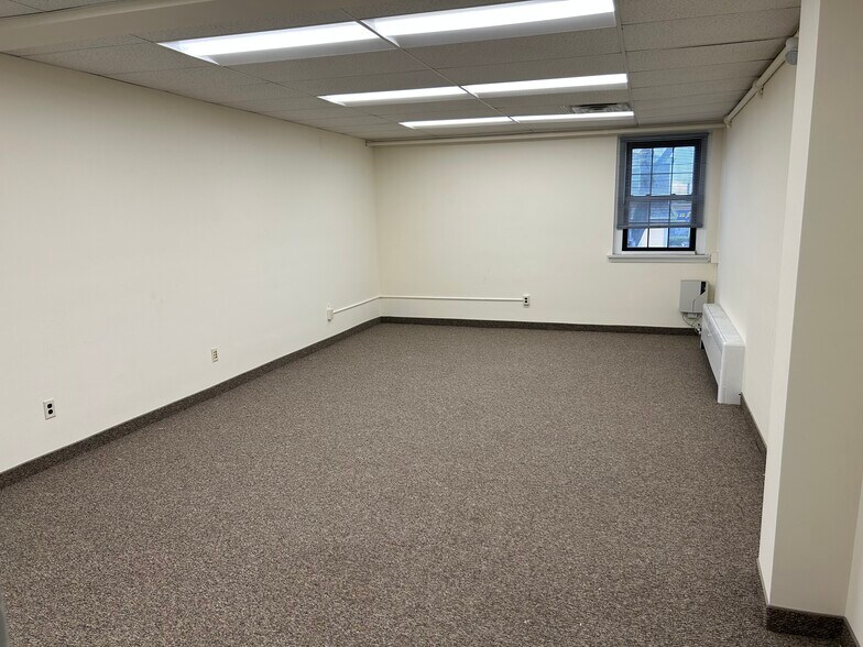 19 Jenkins Ave, Lansdale, PA à louer - Photo de l’immeuble – Image 3 sur 6