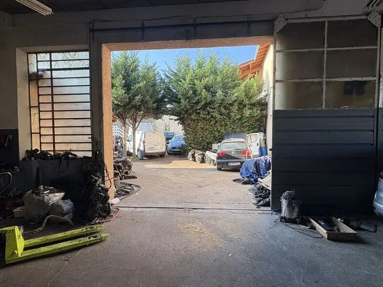 Local d'activités dans Messimy à vendre - Photo de l’immeuble – Image 3 sur 8