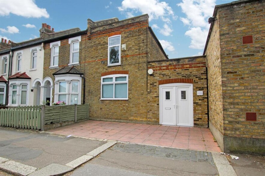 129 Chase Side, Enfield à vendre - Photo de l’immeuble – Image 1 sur 12