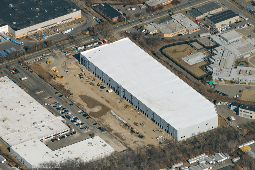 200 Hollister Rd, Teterboro, NJ à louer - Photo de l’immeuble – Image 3 sur 5