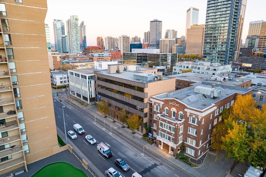 628 12th Ave SW, Calgary, AB à louer - Aérien – Image 3 sur 5