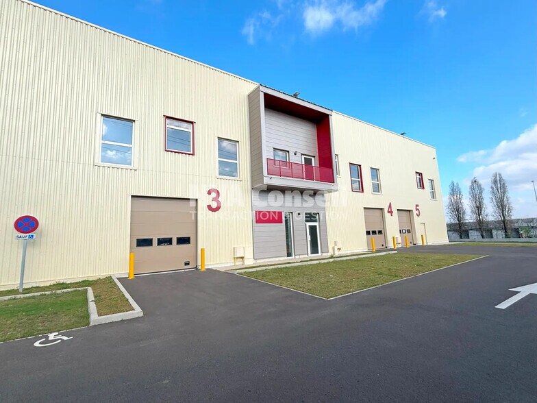 16 Rue Ampère, Pontoise à louer - Photo de l’immeuble – Image 2 sur 8