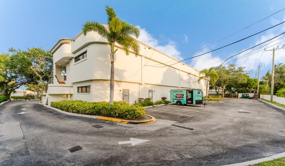 2061 NW 2nd Ave, Boca Raton, FL à louer - Photo de l’immeuble – Image 3 sur 31