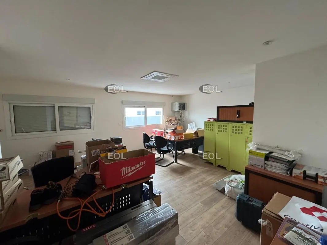 Local d'activités dans Brie-Comte-Robert à vendre Photo intérieure– Image 1 sur 2