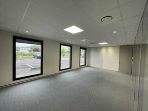 Bureau dans Lacroix-Saint-Ouen à louer Photo intérieure– Image 1 sur 4