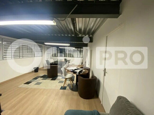 Plus de détails pour Local d’activités à vendre