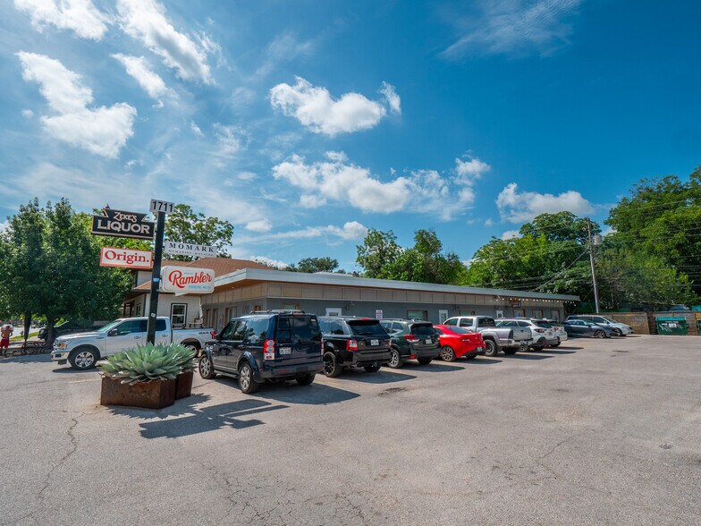 1711 E Cesar Chavez St, Austin, TX à louer - Photo de l’immeuble – Image 2 sur 11