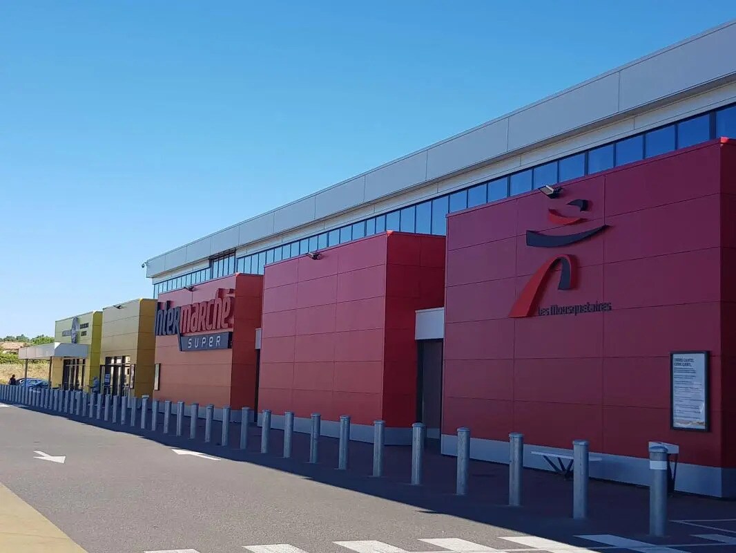 Local commercial dans Saint-Jean à louer Photo de l’immeuble– Image 1 sur 4