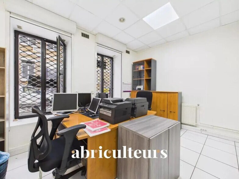 Local commercial dans Paris à vendre - Photo de l’immeuble – Image 3 sur 13