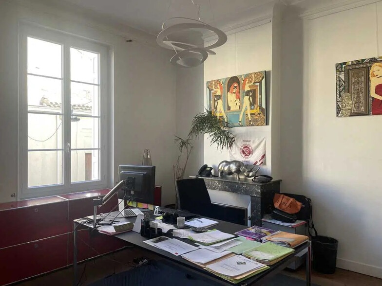 Bureau dans Bordeaux à vendre - Photo de l’immeuble – Image 3 sur 17