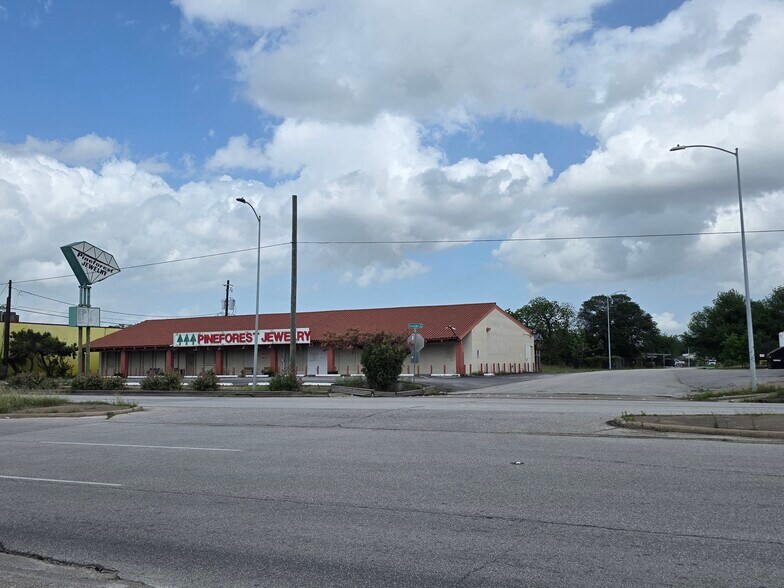 1141 Uvalde Rd, Houston, TX à vendre - Photo de l’immeuble – Image 3 sur 10
