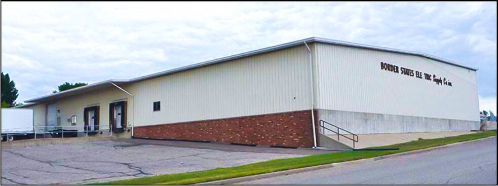 3205 E Thayer Ave, Bismarck, ND à louer - Photo de l’immeuble – Image 2 sur 9
