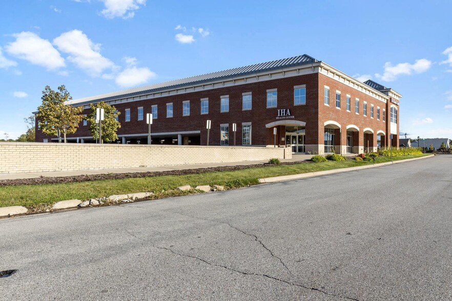 49650 Cherry Hill Rd, Canton, MI à louer - Photo de l’immeuble – Image 3 sur 5