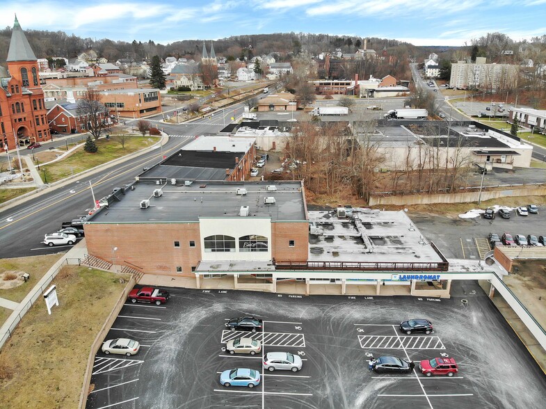 33 W Main St, Vernon Rockville, CT à louer - Photo de l’immeuble – Image 2 sur 22