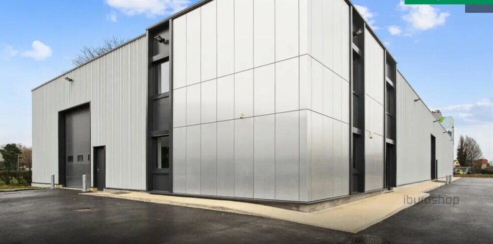 Local d’activités dans Vaires-sur-Marne à louer - Photo de l’immeuble – Image 1 sur 10